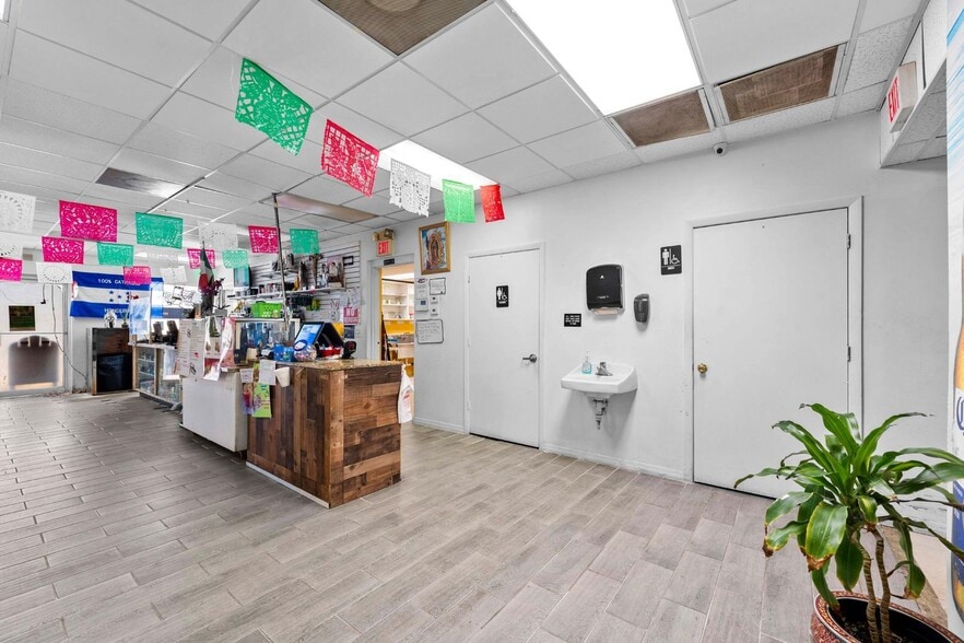 More Photos Of 4624 N Hubert Ave, Tampa Convenience Store For Sale