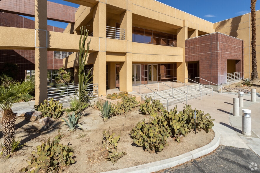 More Photos Of 750 N Gene Autry Trl, Palm Springs Showroom For Sale