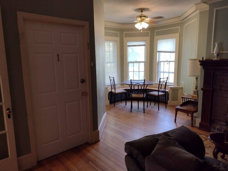 More Photos Of 314 Augusta Ave, Dekalb Dormitory For Sale