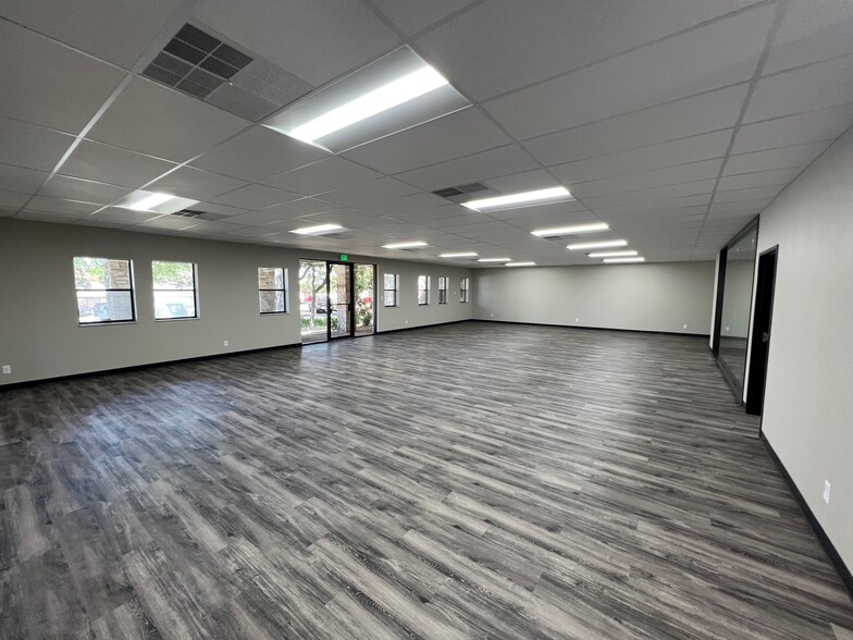 More Photos Of 12501 Hymeadow Dr, Austin Unknown For Lease