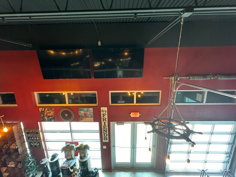 More Photos Of 201 E Center St, Tarpon Springs Bar For Lease