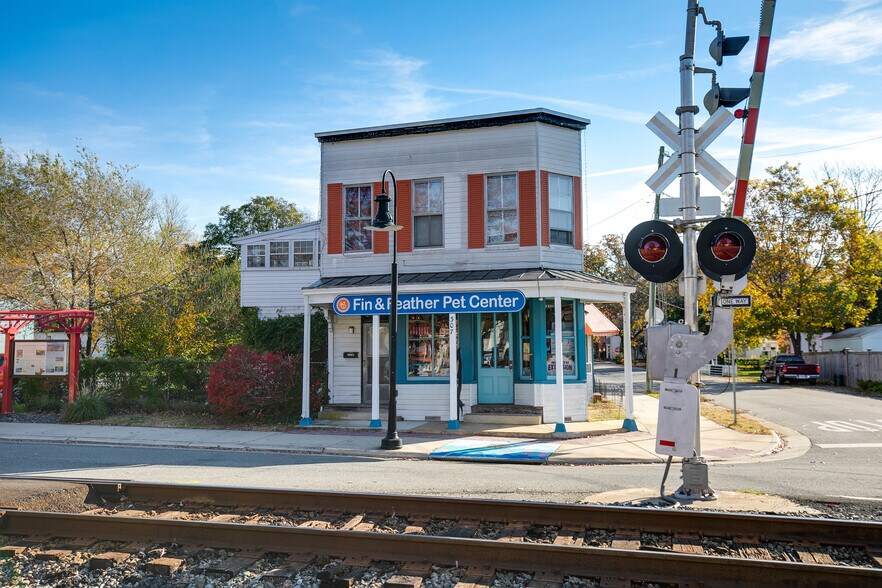 More Photos Of 307 Railroad Ave, Ashland Storefront Retail Residential For Sale