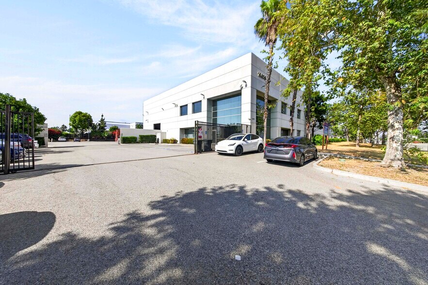 More Photos Of 13875 Live Oak Ave, Irwindale Warehouse For Sale