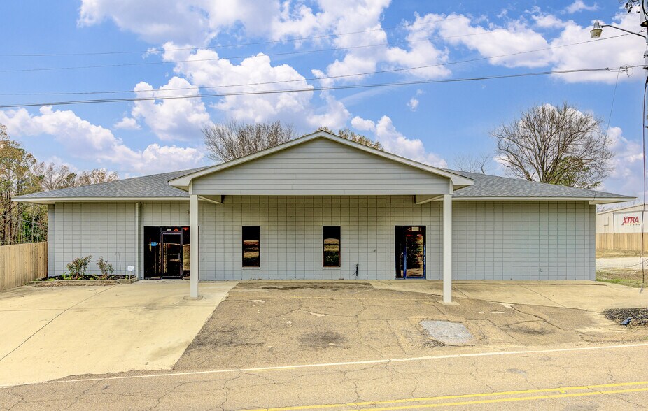 Primary Photo Of 6889 Paxton Rd, Vicksburg Office For Sale