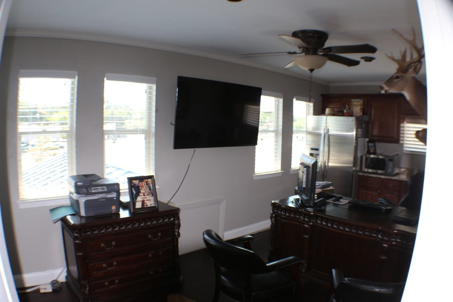 More Photos Of 618 S Belt Line Rd, Irving Office For Lease
