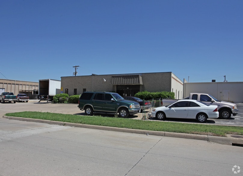 More Photos Of 8801 Forum Way, Fort Worth Light Distribution For Lease