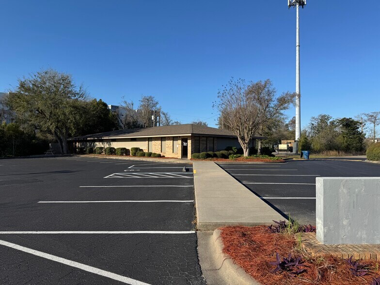 More Photos Of 527 AIRPORT Rd, Panama City Office For Sale