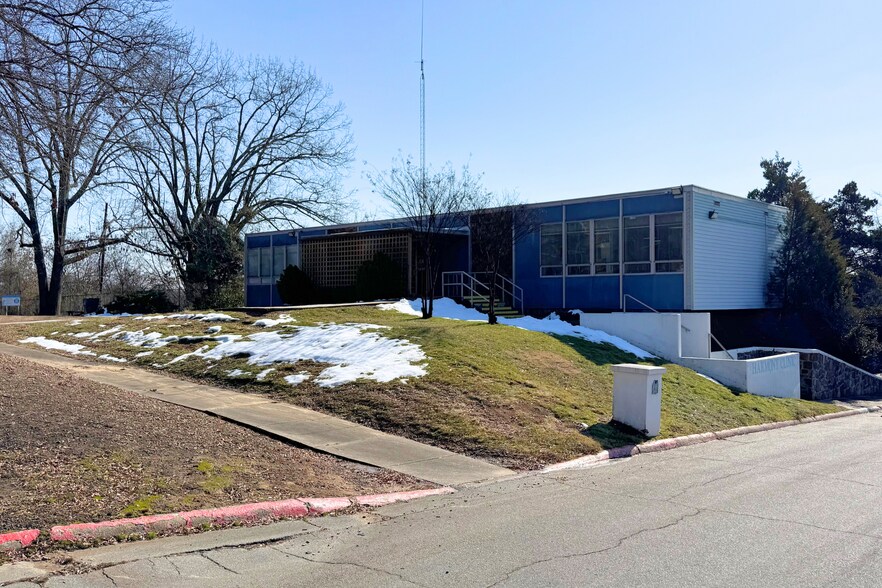 Primary Photo Of 201 E Roosevelt Rd, Little Rock Medical For Sale
