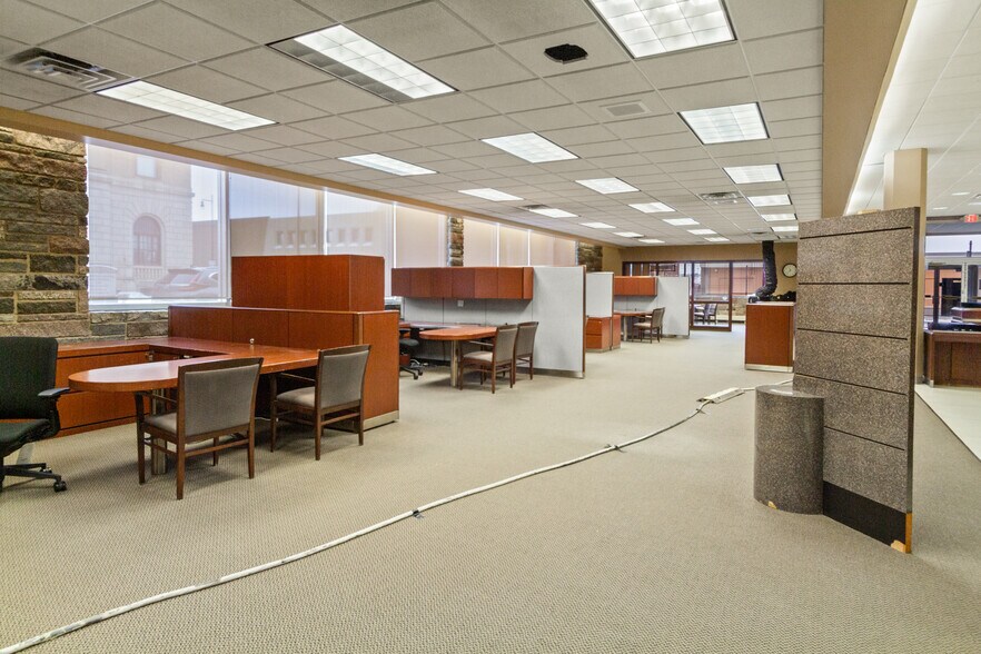 More Photos Of 17 1st Ave SW, Minot Bank For Sale