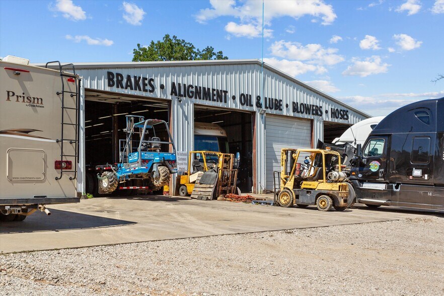 More Photos Of 15844 State Highway 31 W, Tyler Truck Terminal For Sale