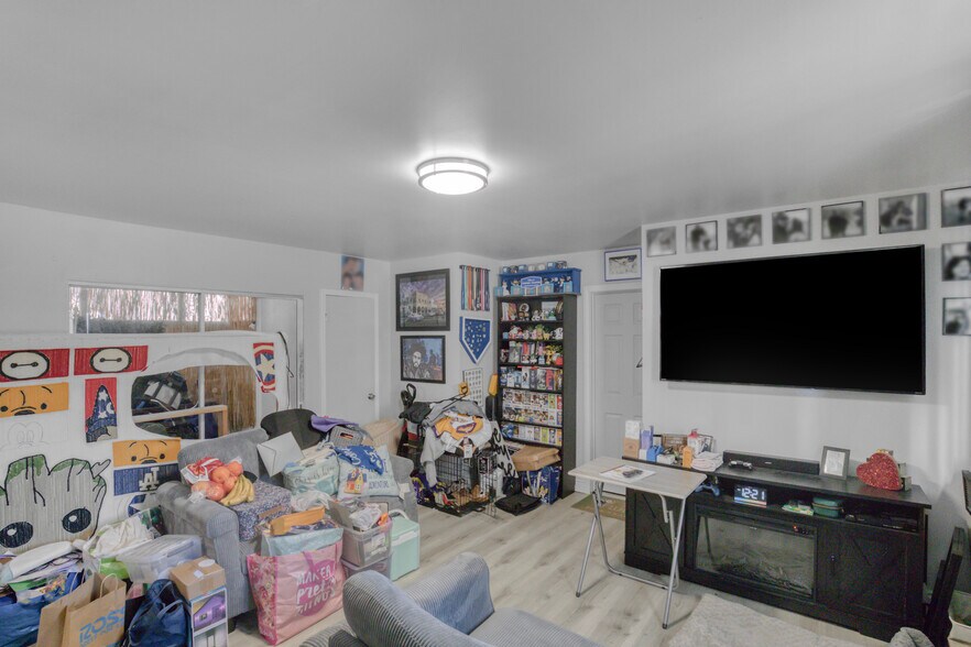 More Photos Of 5447 Blackwelder St, Los Angeles Apartments For Sale