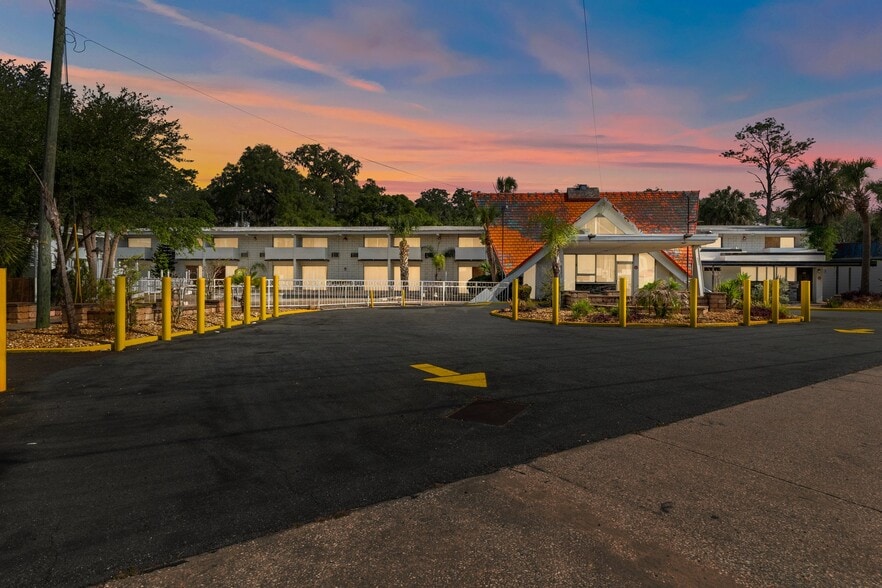 More Photos Of 5565 E Silver Springs Blvd, Silver Springs Hotel For Sale