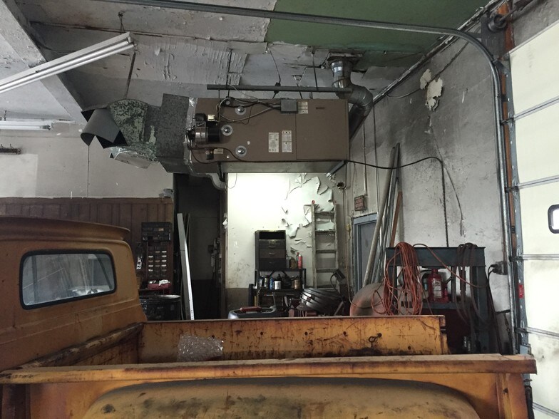More Photos Of 445 E Main St, Patchogue Service Station For Lease