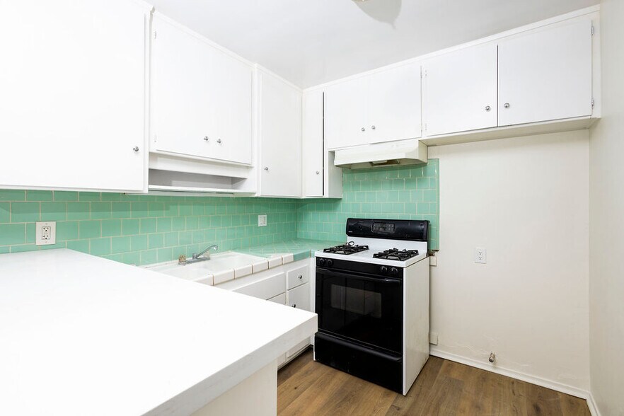 More Photos Of 538 W 82nd St, Los Angeles Apartments For Sale