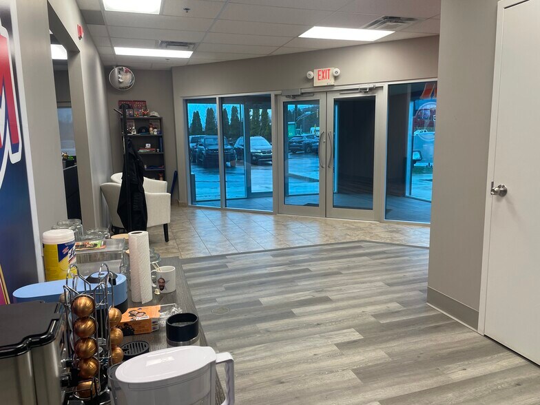More Photos Of 1040 Champlain St, Dieppe Storefront Retail Office For Lease