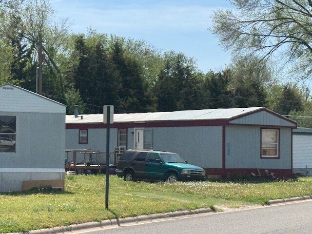 Primary Photo Of 1800 Windsor, Newton Manufactured Housing Mobile Home Park For Sale