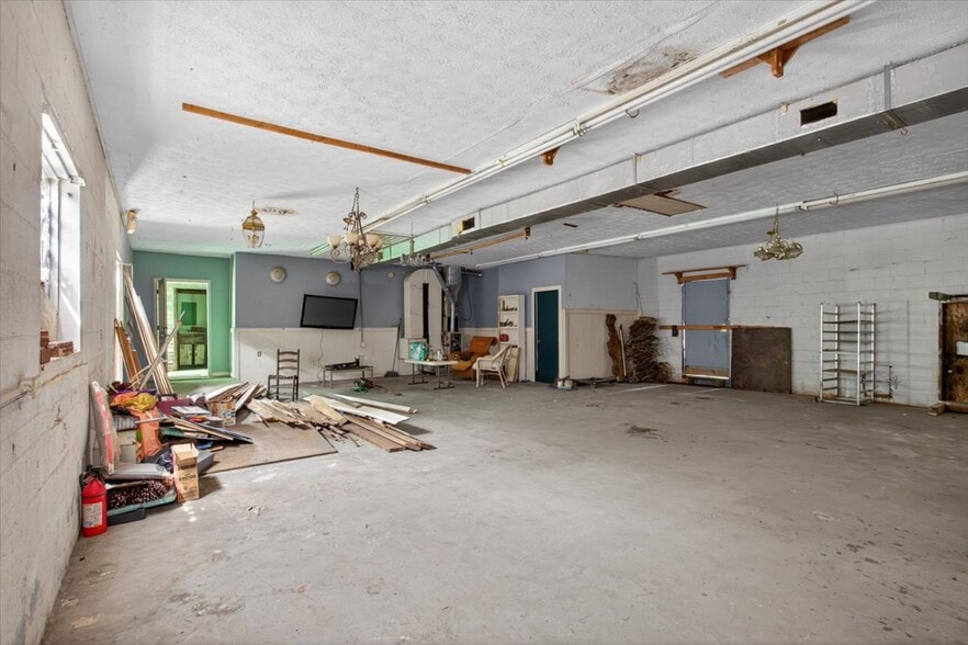 More Photos Of 79 Jones St, Jasper Warehouse For Sale