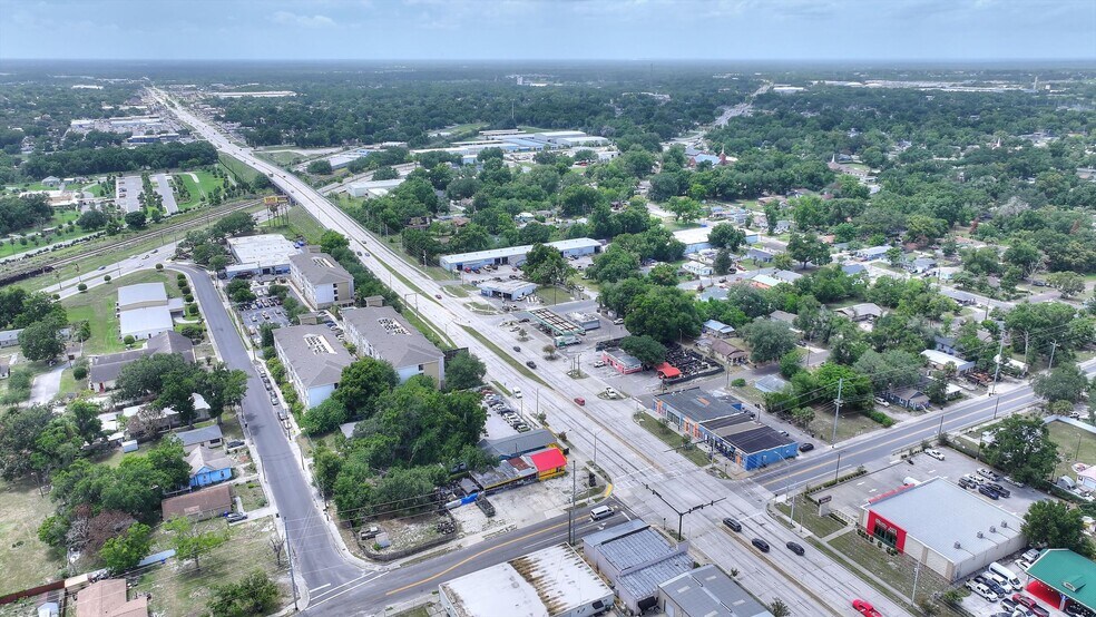 More Photos Of 905 W Memorial Blvd, Lakeland Auto Repair For Sale