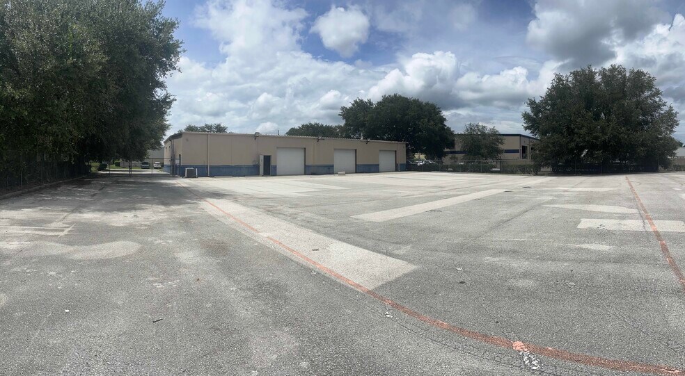 More Photos Of 2009 Jaffa Dr, Saint Cloud Warehouse For Lease