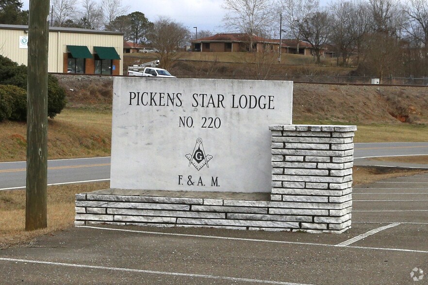 More Photos Of 540 N Main St, Jasper Storefront Retail Office For Lease