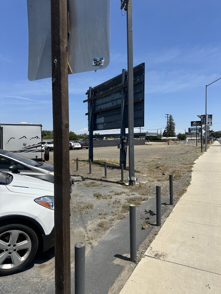 More Photos Of 1825 E 21st St, Merced Office For Lease