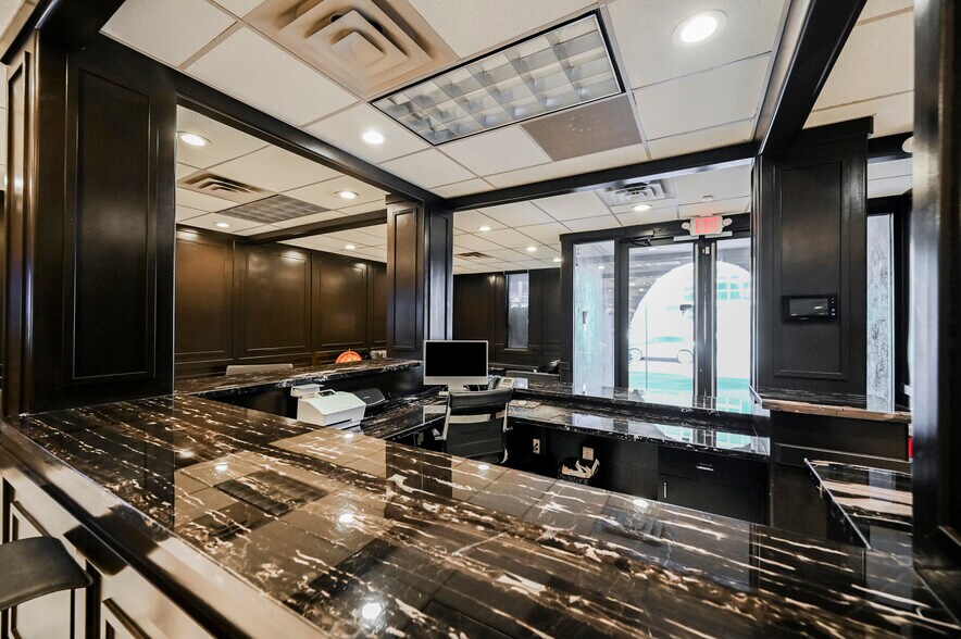 More Photos Of 630 S 3rd St, Las Vegas Office For Sale