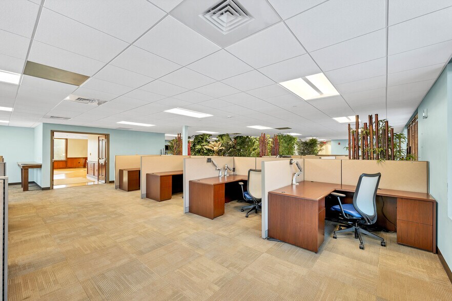 More Photos Of 81 Whittier Hwy, Moultonborough Office For Sale