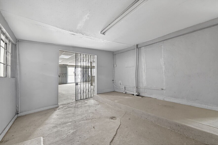 More Photos Of 905 Ruiz St, San Antonio Storefront For Lease