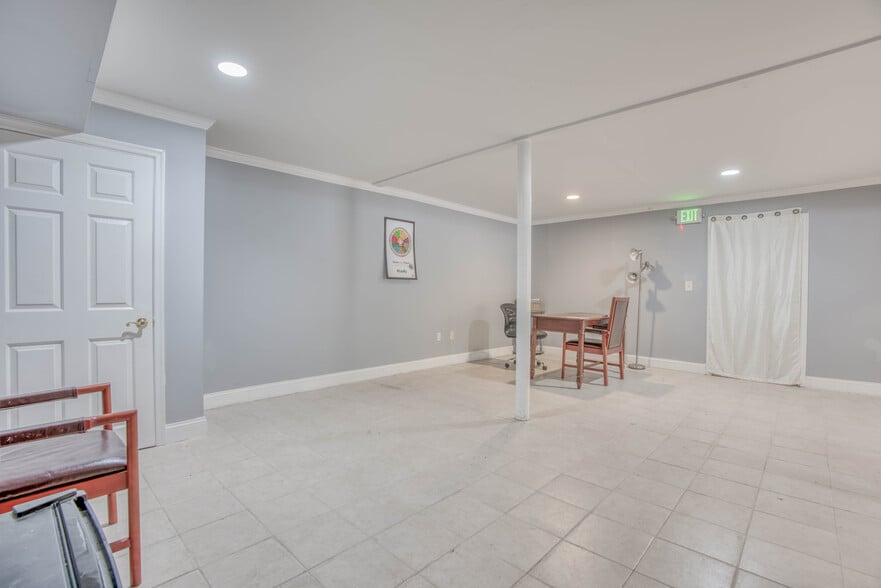 More Photos Of 7909 Pulaski Hwy, Rosedale Storefront Retail Residential For Lease