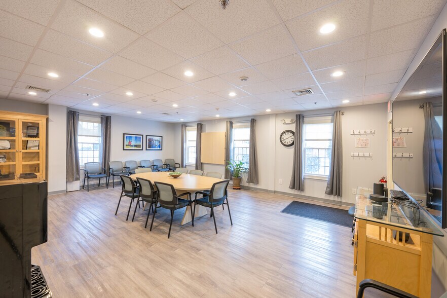 More Photos Of 400 Massasoit Ave, East Providence Medical For Lease