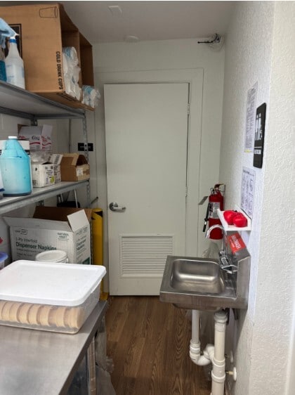 More Photos Of 1901 Cortez Rd, Bradenton Freestanding For Lease