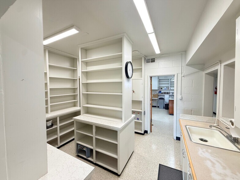 More Photos Of 1912 N 4th Ave, Pasco Office For Sale