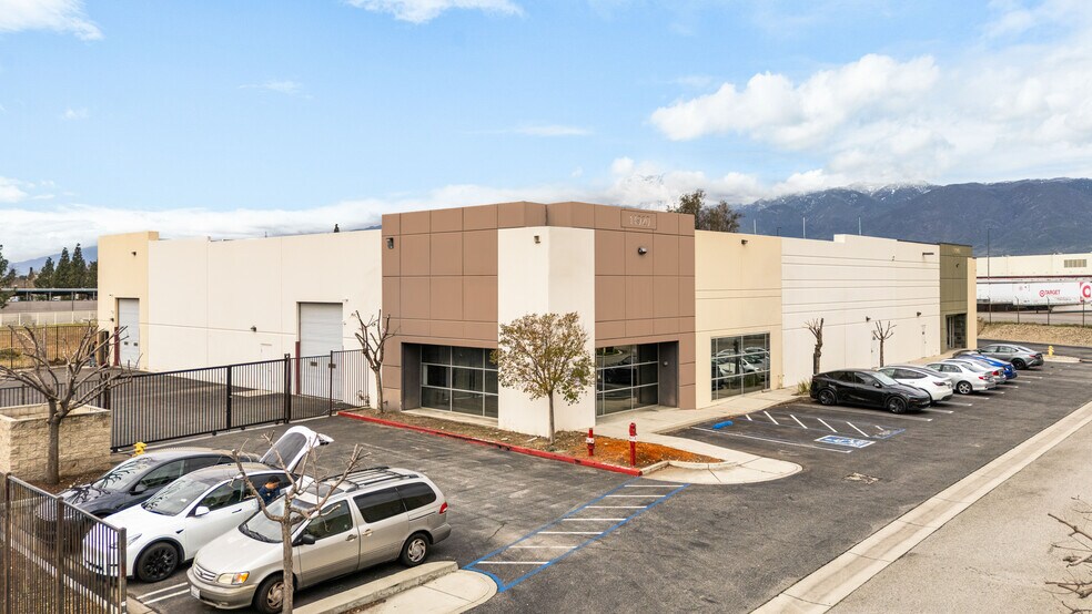 More Photos Of 14920 Hilton Dr, Fontana Warehouse For Lease