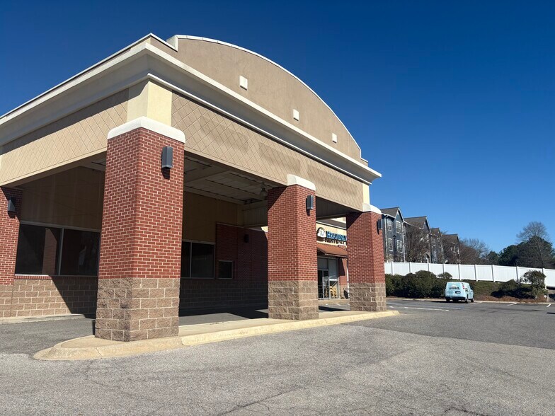 More Photos Of 4911 Cahaba River Rd, Birmingham Freestanding For Lease