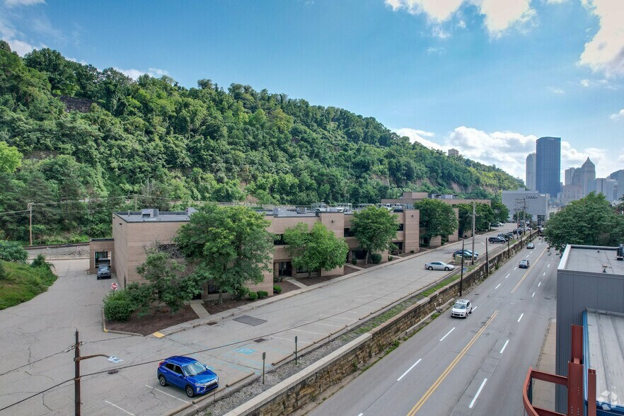 More Photos Of 2200-2214 Liberty Ave, Pittsburgh Flex For Lease
