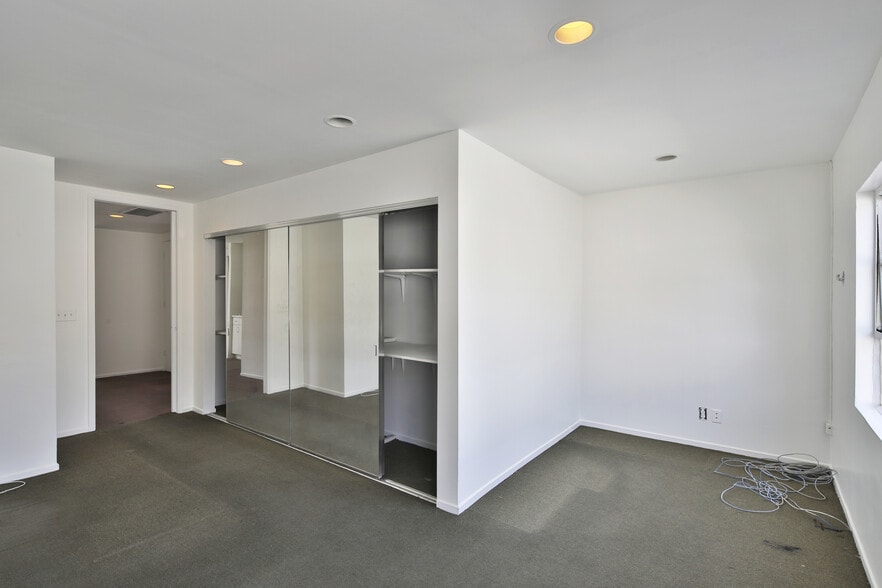 More Photos Of 853-857 N La Cienega Blvd, West Hollywood Restaurant For Lease