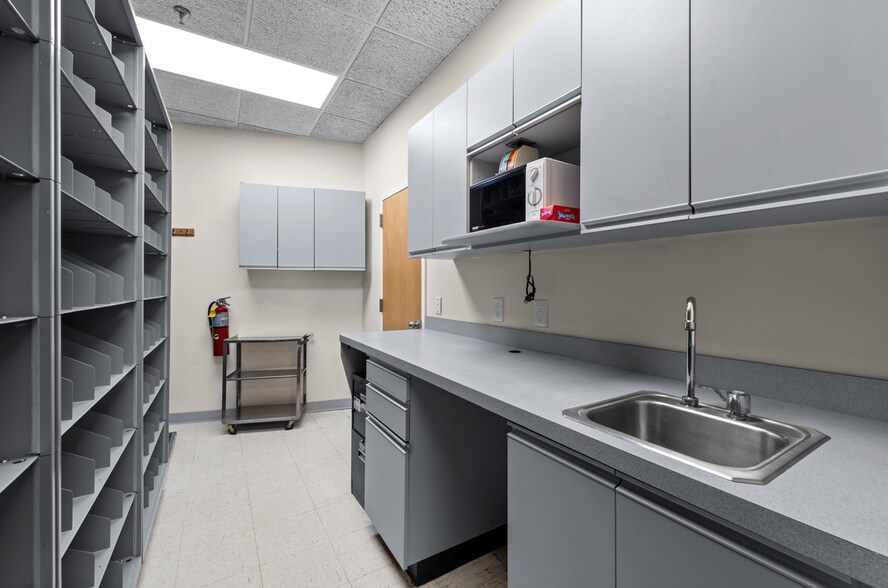 More Photos Of 1097 Old Country Rd, Plainview Medical For Lease