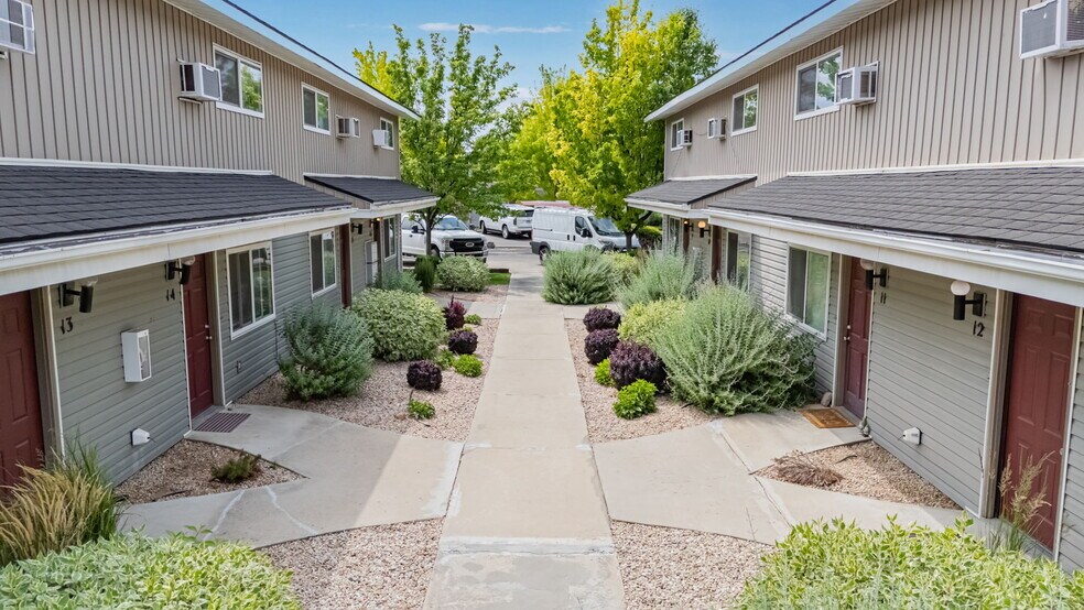 More Photos Of 1617-1633 12th Ave Rd, Nampa Apartments For Sale