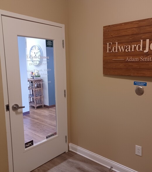 More Photos Of 311 S Royal Oaks Blvd, Franklin Medical For Sale