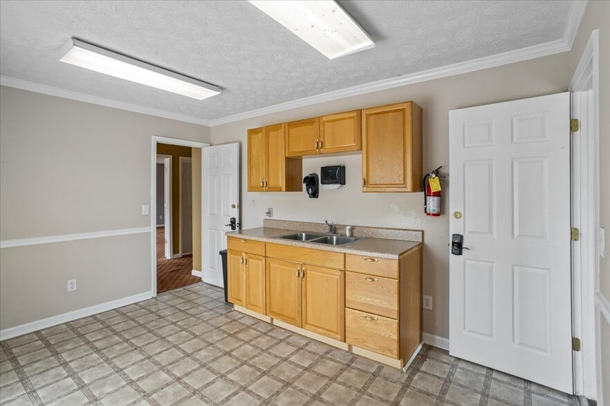 More Photos Of 883 Commerce Dr SW, Conyers Office For Lease