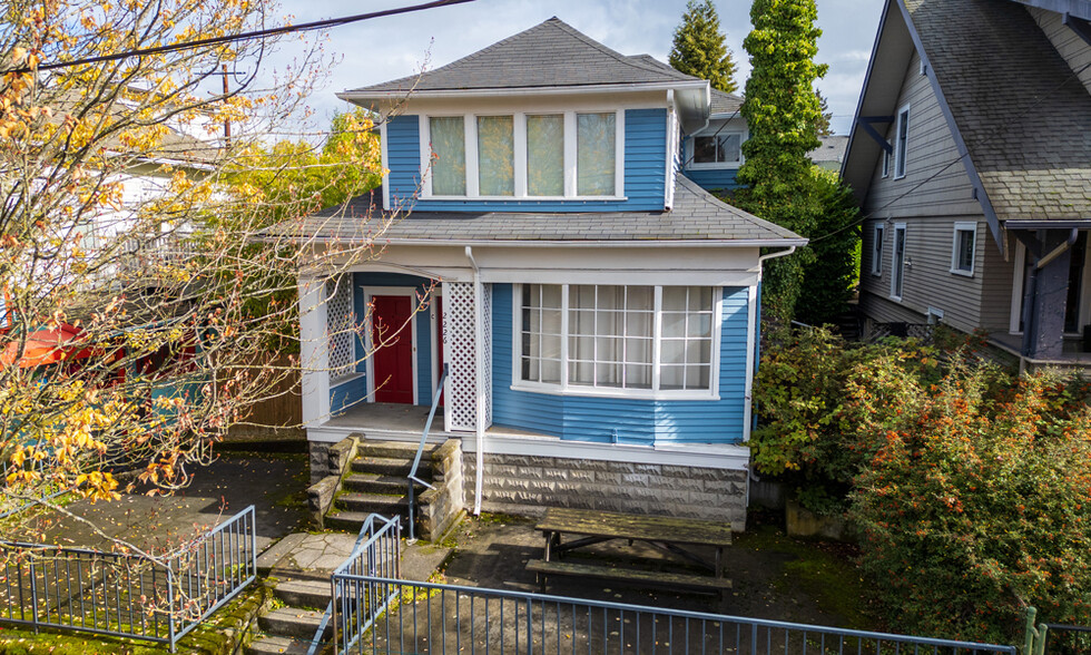 Primary Photo Of 2226 Queen Anne Ave N, Seattle Freestanding For Sale