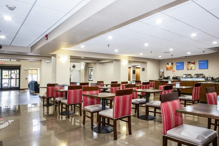 More Photos Of 4225 American Way, Memphis Hotel For Sale