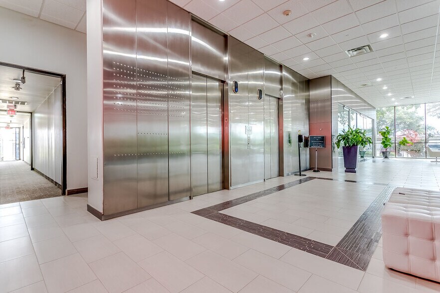 More Photos Of 2350 Valley View Ln, Dallas Loft Creative Space For Lease