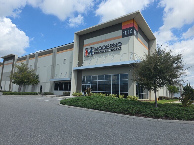 Primary Photo Of 1010 Crews Commerce Dr, Orlando Distribution For Lease