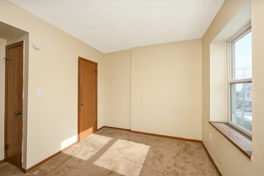 More Photos Of 5 E Wallace Ave, New Castle Apartments For Sale