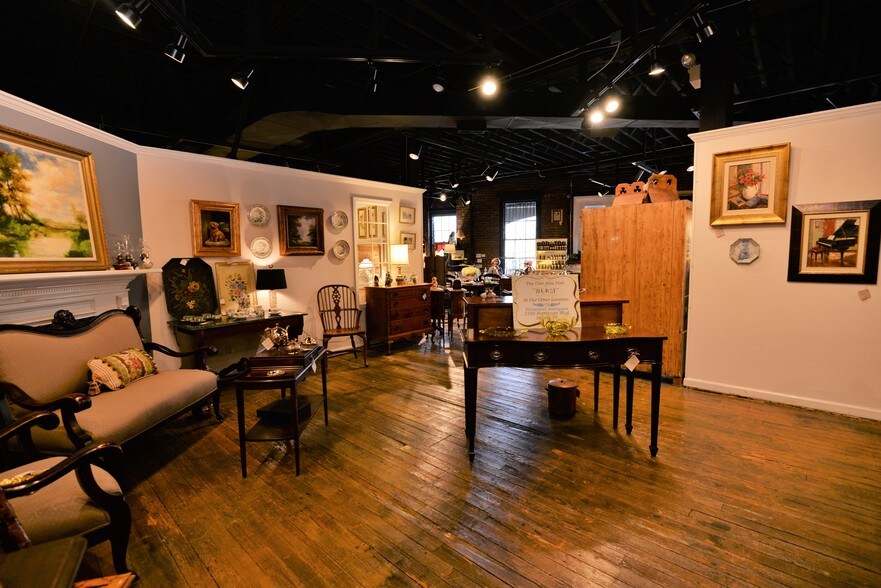 More Photos Of 1401 Williams St, Chattanooga Storefront Retail Office For Sale