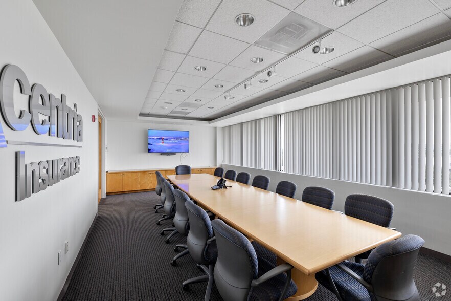 More Photos Of 8700 W Flagler St, Miami Office For Lease