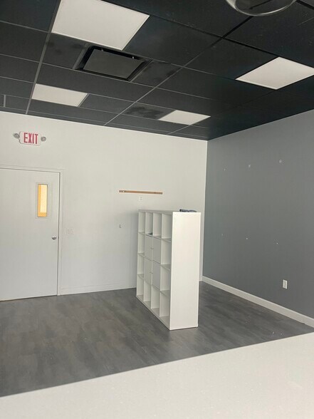 More Photos Of 1345 E Putnam Ave, Old Greenwich Storefront Retail Office For Lease
