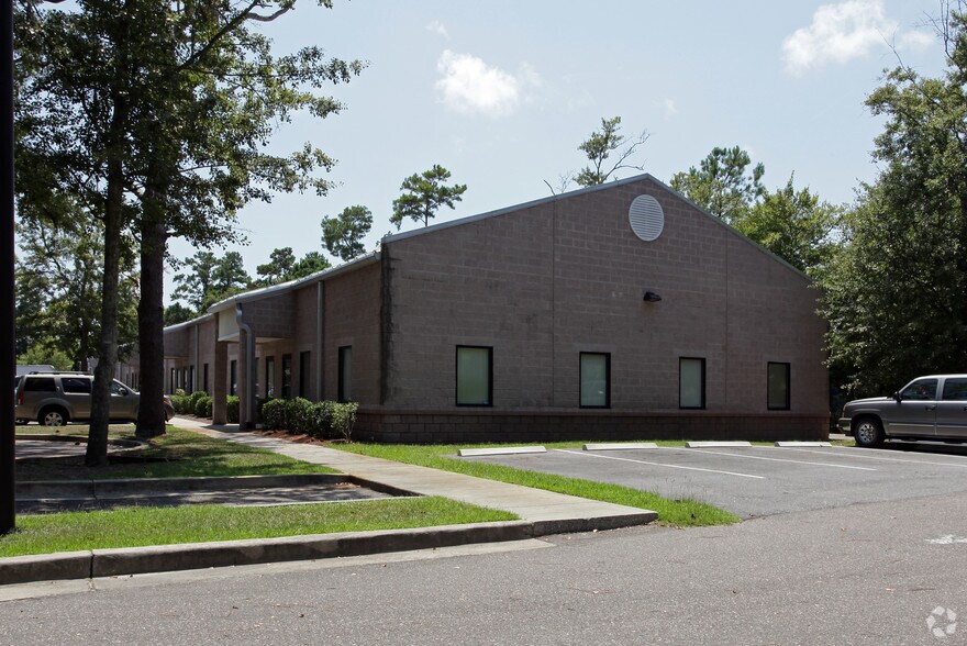 More Photos Of 612 Johnnie Dodds Blvd, Mount Pleasant Light Distribution For Lease