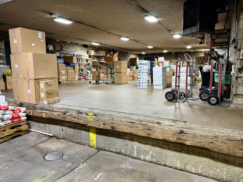 More Photos Of 2800 Penn Ave, Pittsburgh Showroom For Lease